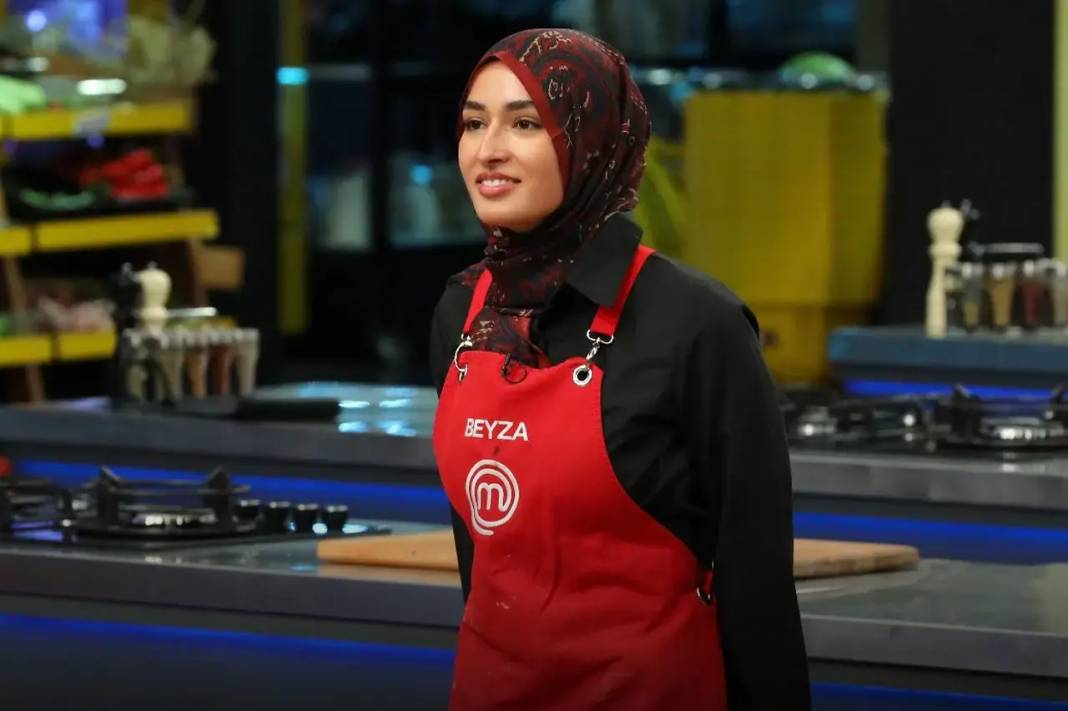 MasterChef Türkiye'de ilk ceket giyen Beyza'ya arkadaşlarından büyük ayıp! Kulisteki görüntüsü olay oldu 2