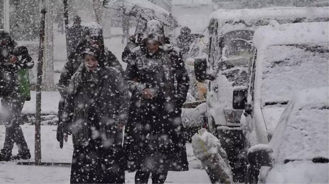 Meteoroloji tarih verdi: Kar kapıda! İstanbul, 15 gün boyunca karın etkesine mi giriyor? 1