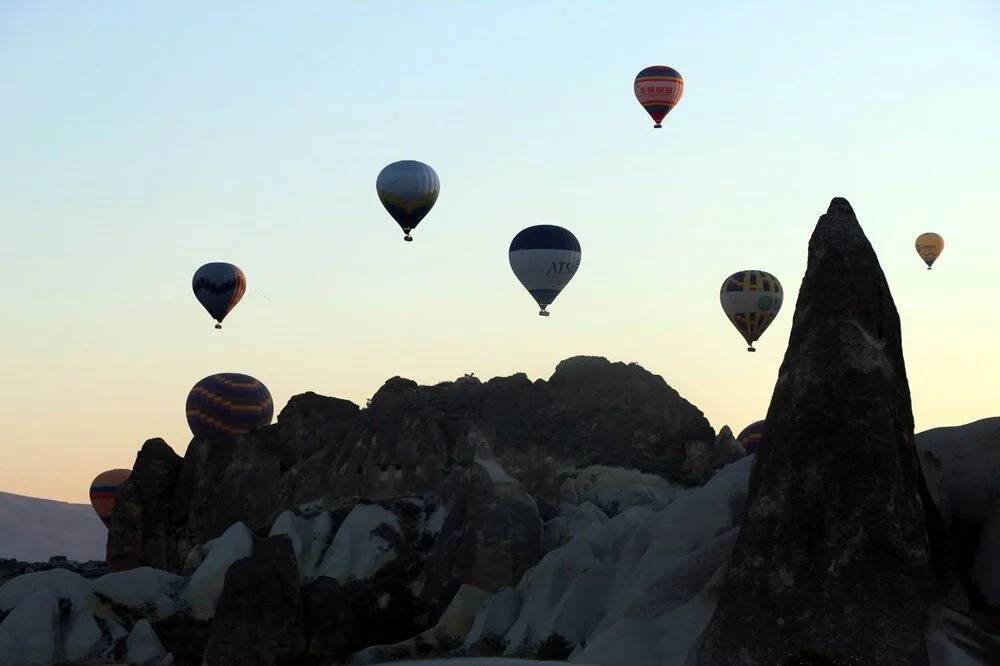 Kapadokya'da balon şöleni: Hava muhalefeti nedeniyle ertelenen balon turları gündoğumunda başladı 1