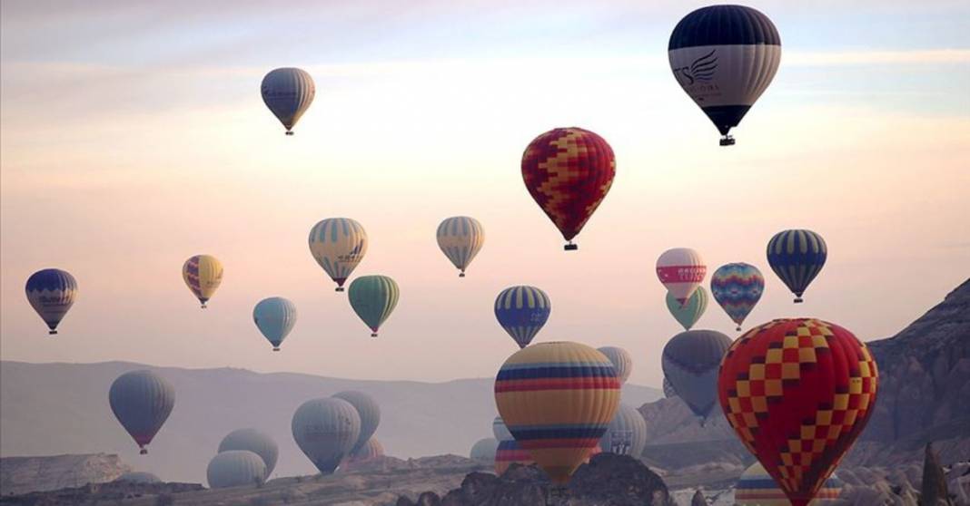 Kapadokya'da balon şöleni: Hava muhalefeti nedeniyle ertelenen balon turları gündoğumunda başladı 5