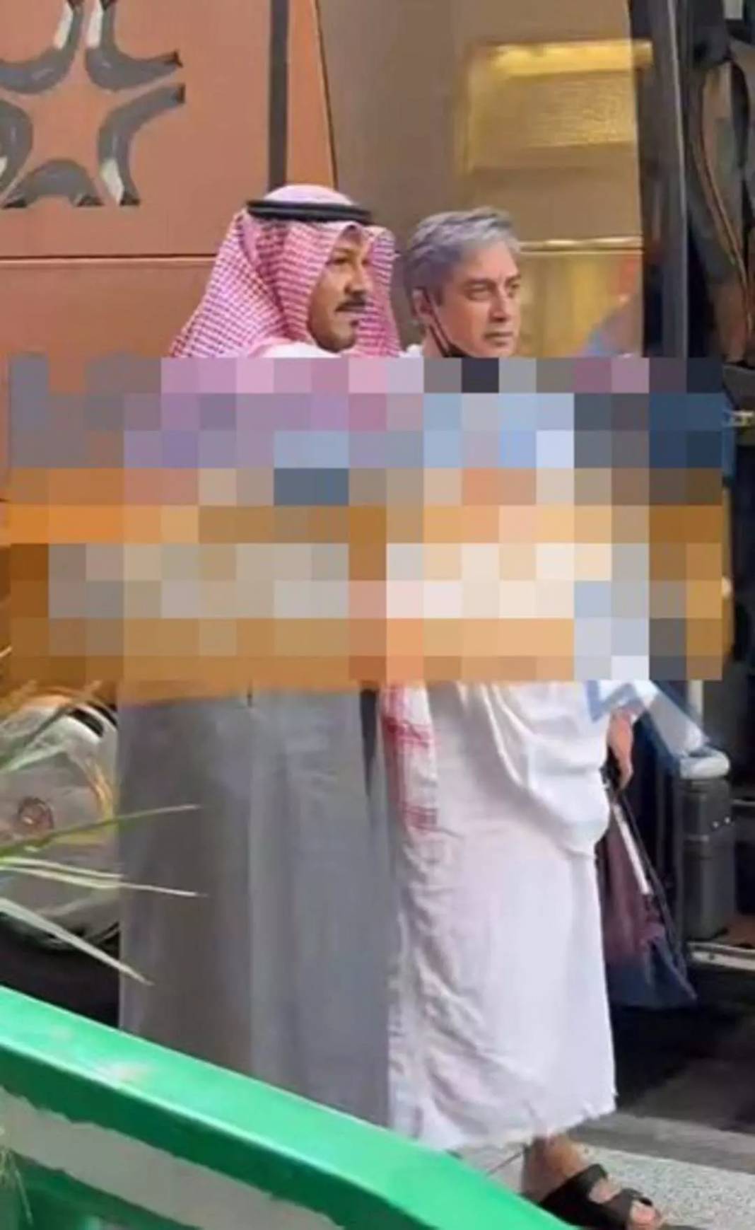 Arap hayranları peşini bırakmadı: Kurtlar Vadisi'nin Polat Alemdar'ı Umre'de böyle görüntülendi! 3