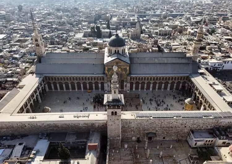 Şam Emevi Camii'de tarih yazıldı! Esed sonrası ilk Cuma namazı: Yüzlerce kişi cuma namazı için Emevi Camii'ne akın etti! 5