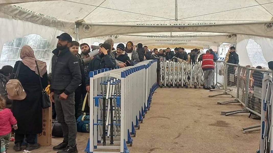 Suriyelilerin Hatay'daki sınır kapılarından ülkelerine dönüşü devam ediyor: Suriyelilerin tamamı ne zaman gidecek? 13