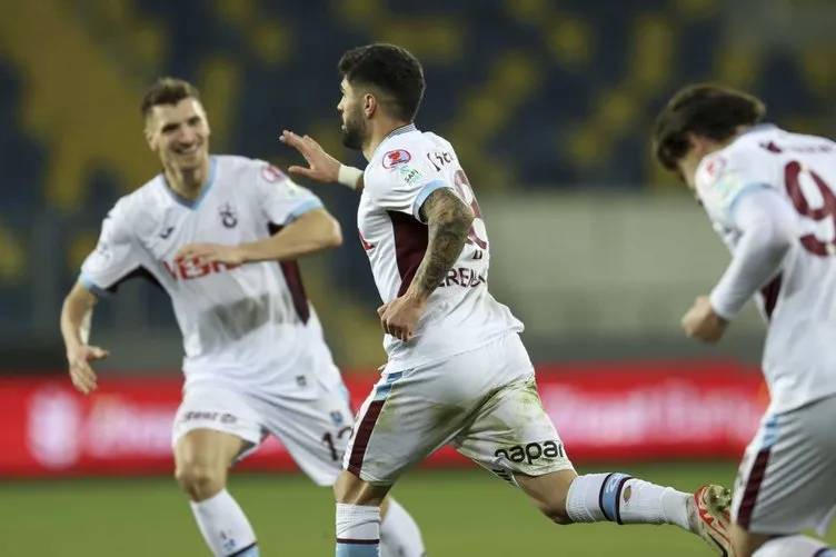 Bu transfer haberi Trabzonspor Taraftarını ikiye böldü! Galatasaray, Bordo Mavili milli futbolcu ile anlaştı 10