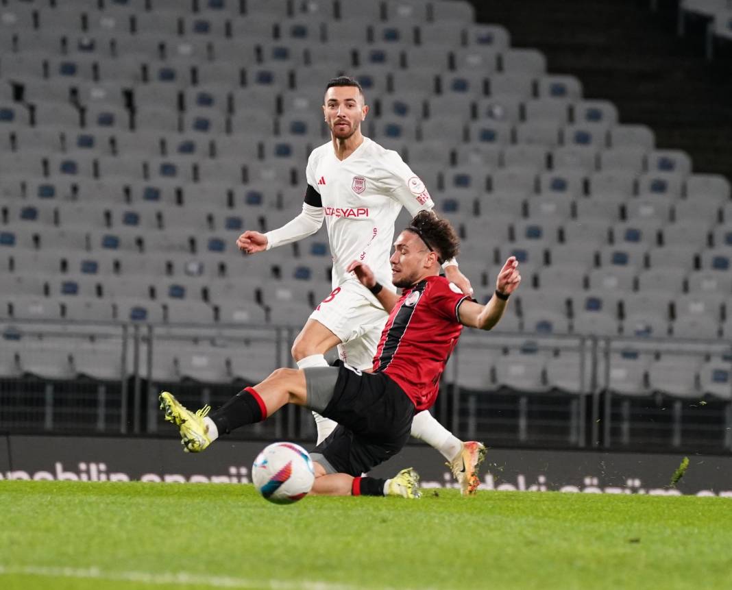 Siltaş Yapı Pendikspor Energy Fatih Karagümrük’ü 2-0 ile geçerek altın değerinde 3 puanı kaptı 4