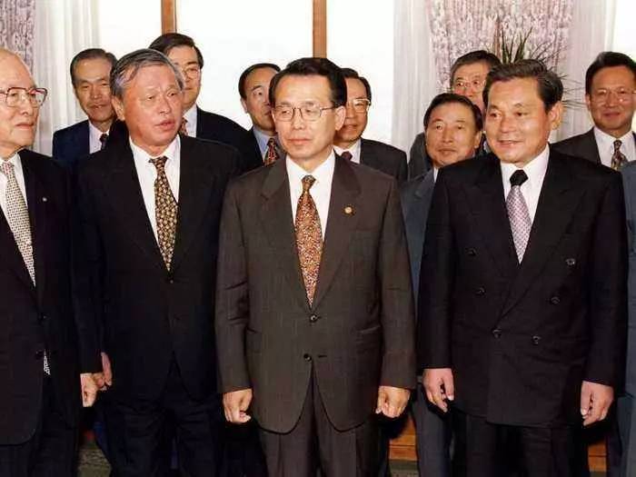 Dünyanın en zengin aileler listesi yayınladı! Listede 3'te Türk zengin ailesi var! 16