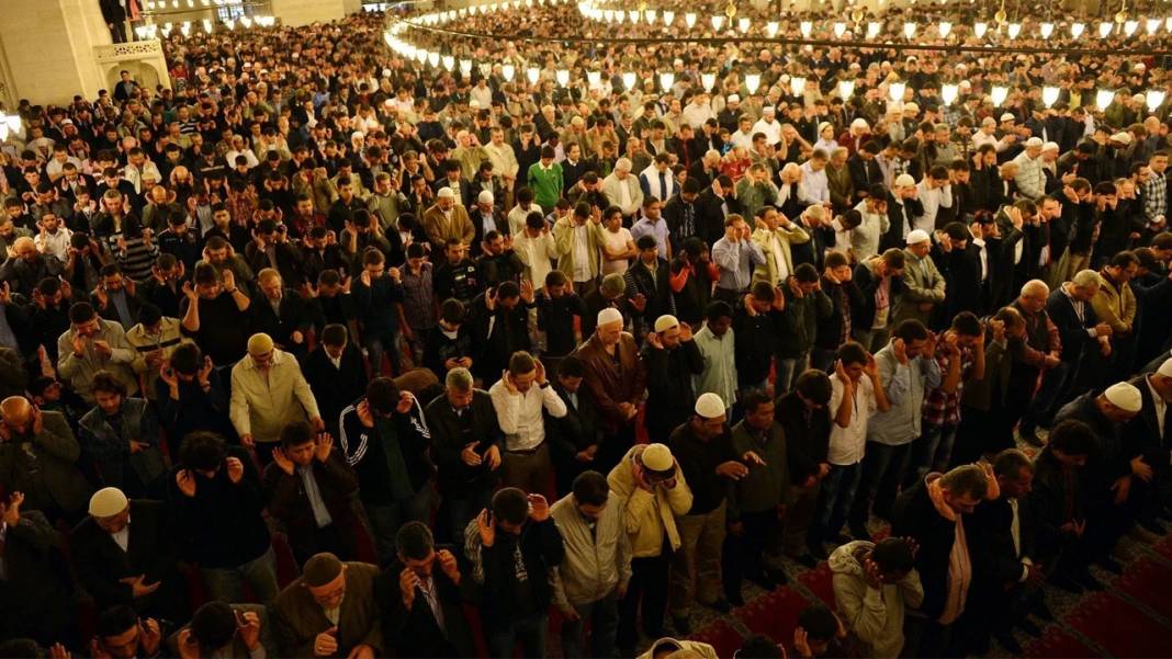 28 Şubat ilk Teravih namazı bu akşam başlıyor: Teravih Namazı nasıl kılınır? Teravih Namazı Kaç Rekattan Oluşur? 3