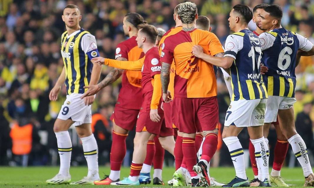 Dev kapışmaya saatler kaldı: İşte Galatasaray - Fenerbahçe derbisinin muhtemel 11'leri 10