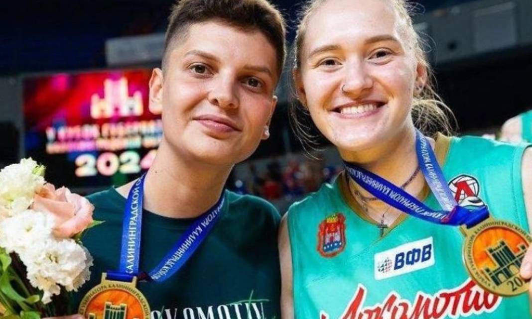 LGBT'li olduğu iddia edilen Ebrar Karakurt tam anlamıyla terör estirdi: Takım arkadaşını dövdü yetmedi arabasını parçaladı! 3