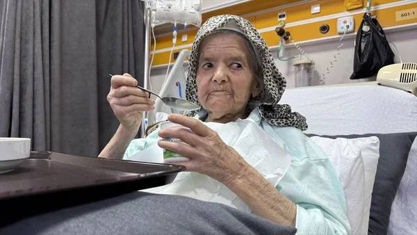 92 yaşındaki kadının midesinden çıkanlar 'pes' dedirtti! 6