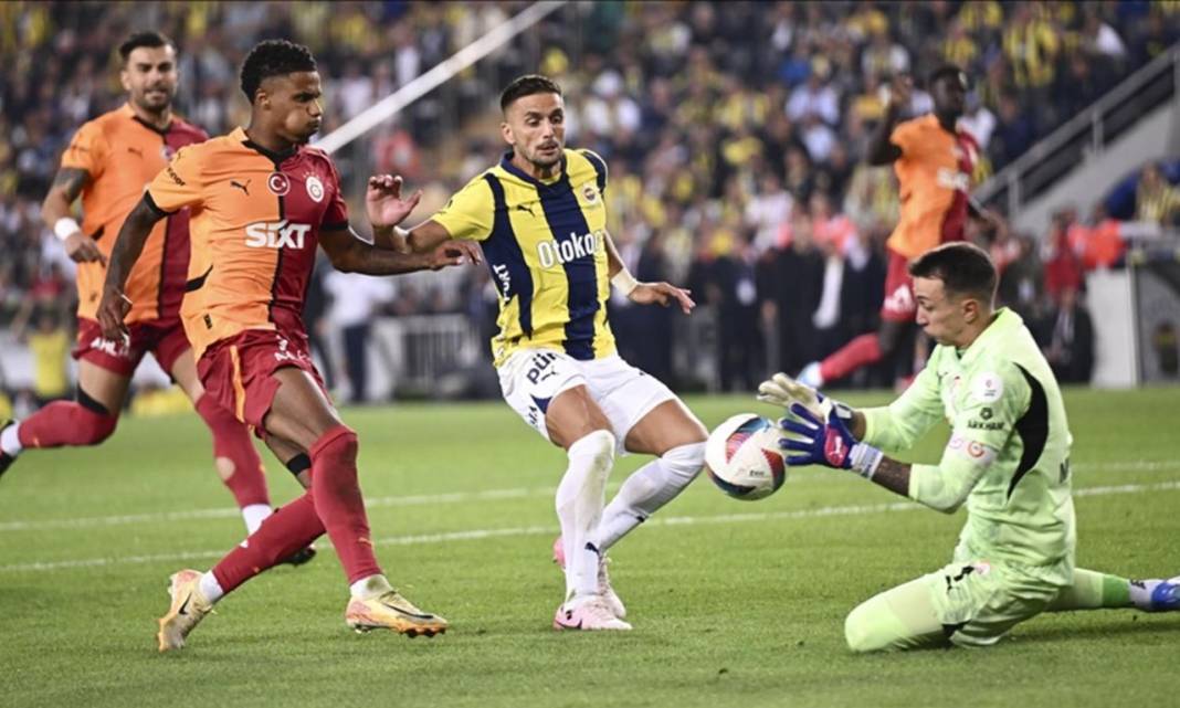 Dev kapışmaya saatler kaldı: İşte Galatasaray - Fenerbahçe derbisinin muhtemel 11'leri 3