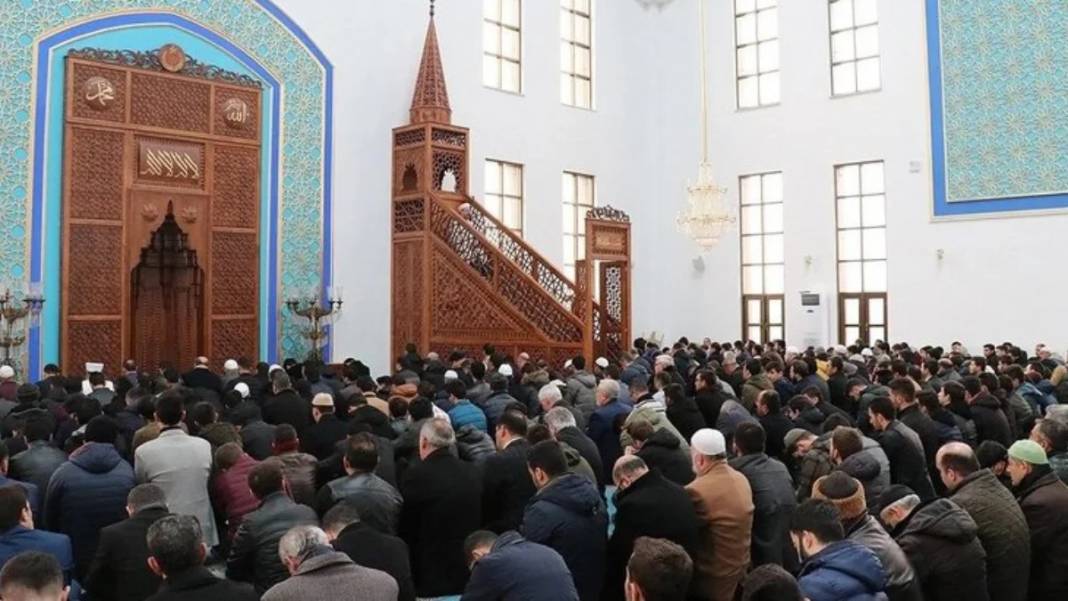 Diyanet açıkladı! Bu cuma hutbeden ne okunacak, cuma hutbesi konusu nedir? İşte 28 Şubat 2025 Cuma hutbesinin konusu 3