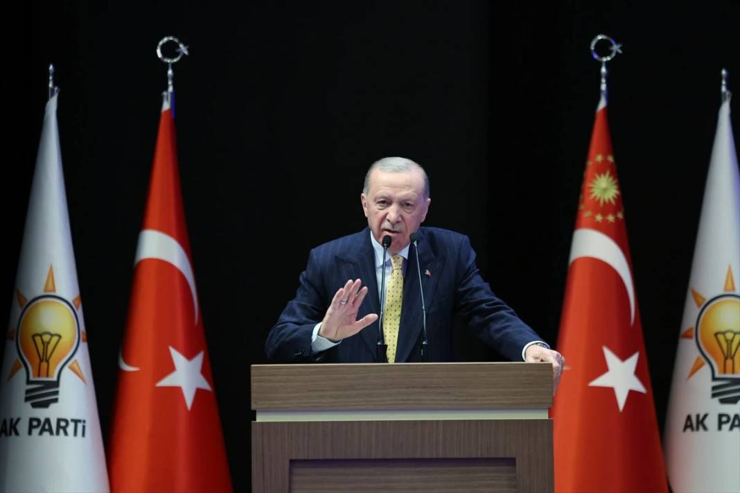 Erdoğan Özgür Özel'e çok sert konuştu:  Başkomutan olarak söylüyorum ayağını denk al, almazsan denk almasını bildiririz 1