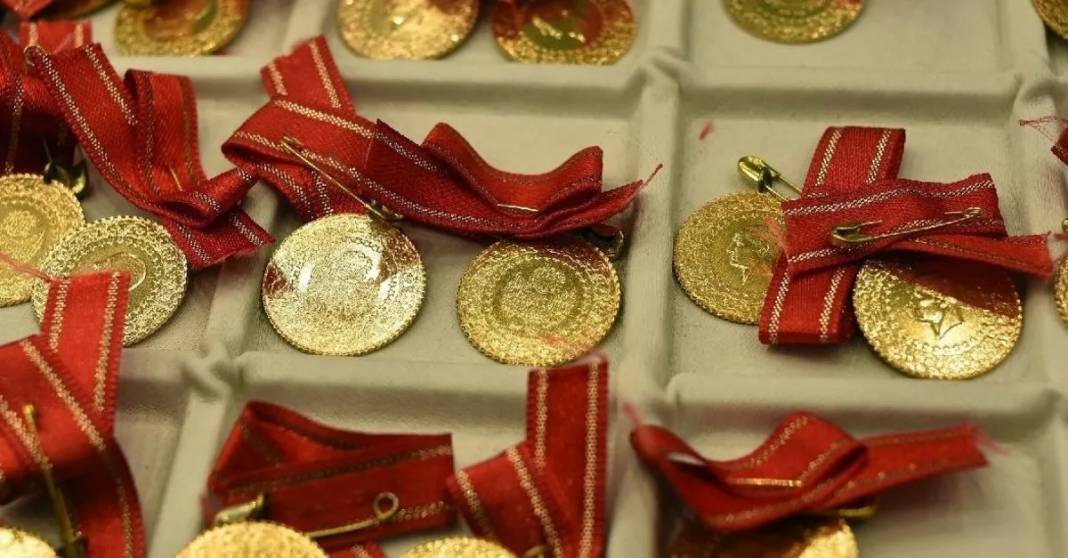 Hafta sonu altın piyasası: Kuyumcularda altın ne kadar? Gram altın ne kadar? Çeyrek ve yarım altın ne kadar oldu? 5