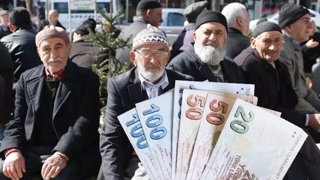 Ekonomik büyüme emekli maaşlarına yansıyacak! Yeni hesap yapıldı! Ek zam Nisan'da hesaplarda 6