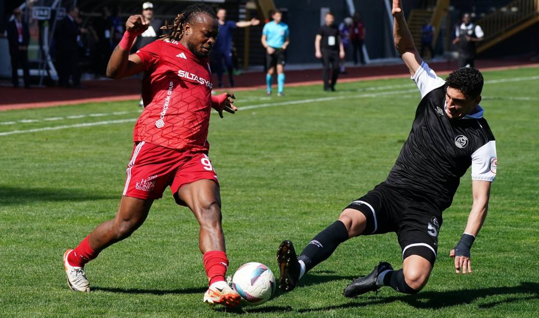 Bu gidişat hiç iyiye işaret değil! Siltaş Yapı Pendikspor, Manisa FK'ya 2-0 yenilerek kendini tehlikeye attı 1