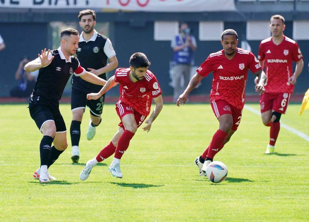 Bu gidişat hiç iyiye işaret değil! Siltaş Yapı Pendikspor, Manisa FK'ya 2-0 yenilerek kendini tehlikeye attı 2