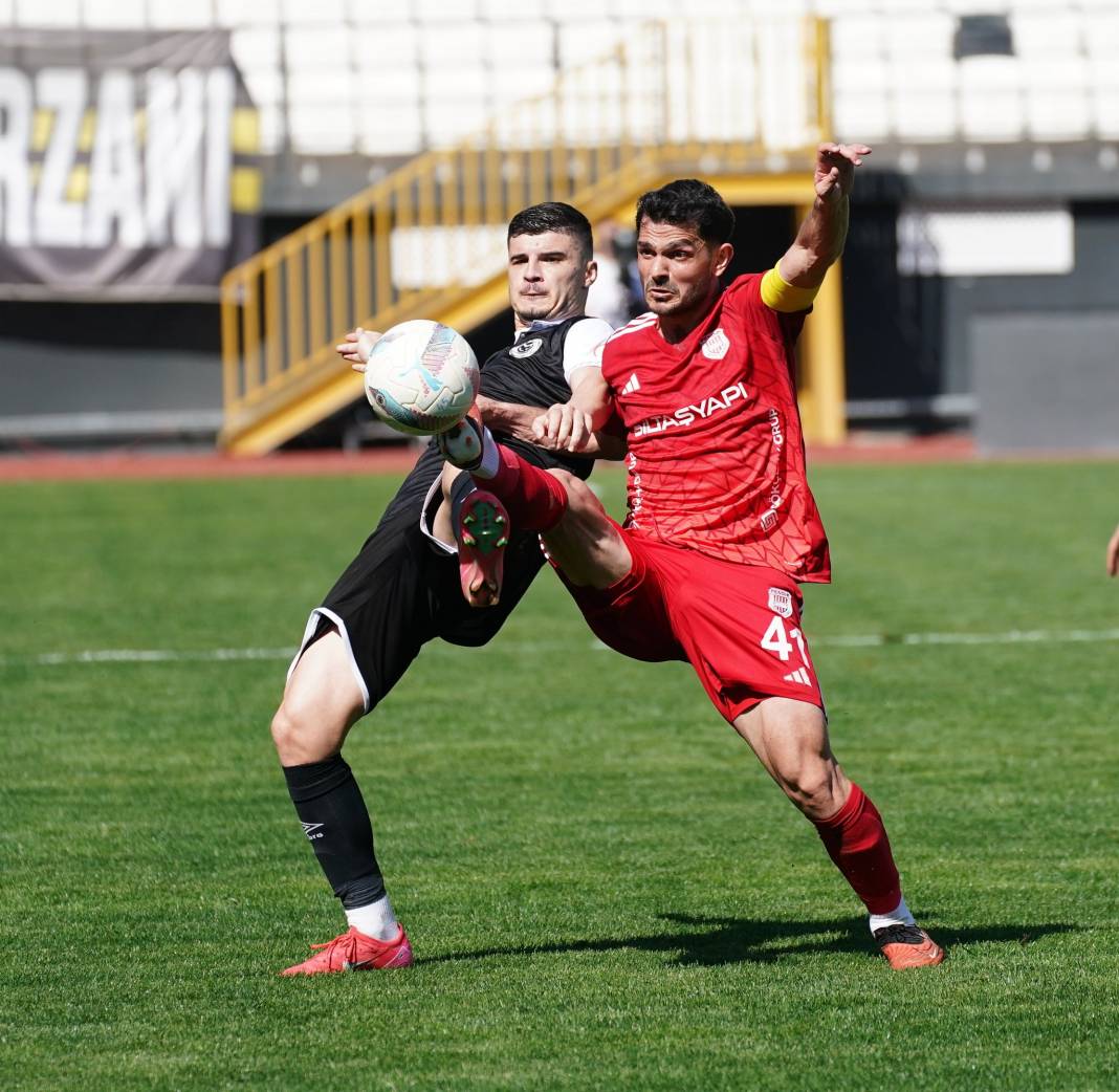 Bu gidişat hiç iyiye işaret değil! Siltaş Yapı Pendikspor, Manisa FK'ya 2-0 yenilerek kendini tehlikeye attı 5