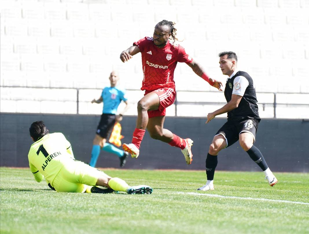 Bu gidişat hiç iyiye işaret değil! Siltaş Yapı Pendikspor, Manisa FK'ya 2-0 yenilerek kendini tehlikeye attı 4