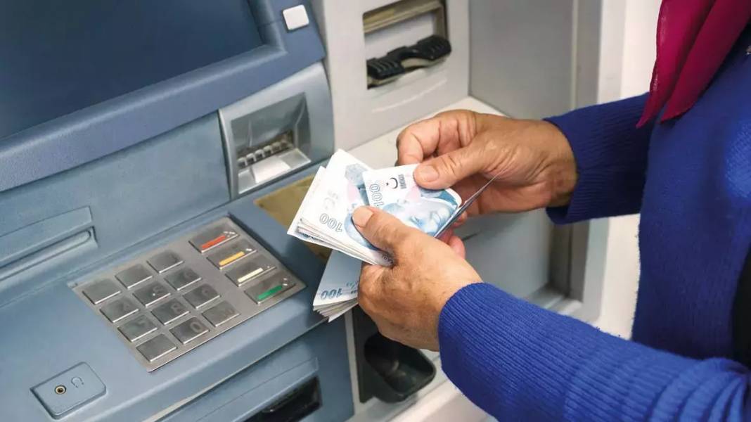 Milyonlarca emekli bekliyor! Bayram ikramiyesi için kritik tarihler belli oldu! İşte masadaki rakam 9