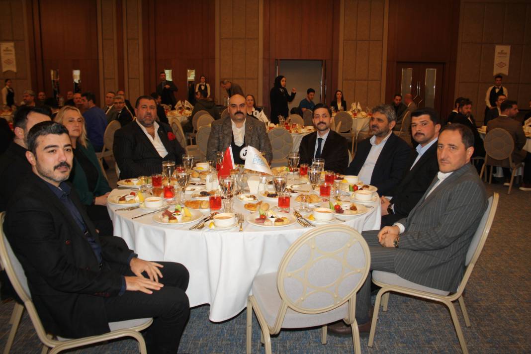 Pendik Böyle bir buluşmayı özlemişti! PESİAD'dan yoğun katılımlı iftar yemeği 12