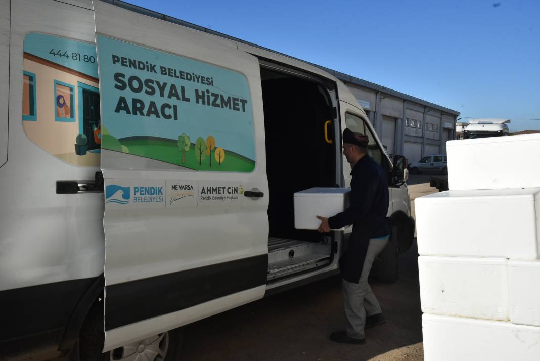 Pendik Belediyesi iftar sofralarında günlük 12 bin kişiye yemek dağıtıyor 2