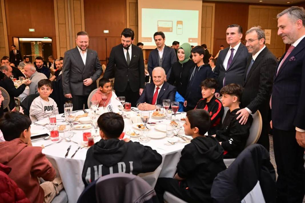 Pendik Böyle bir buluşmayı özlemişti! PESİAD'dan yoğun katılımlı iftar yemeği 7