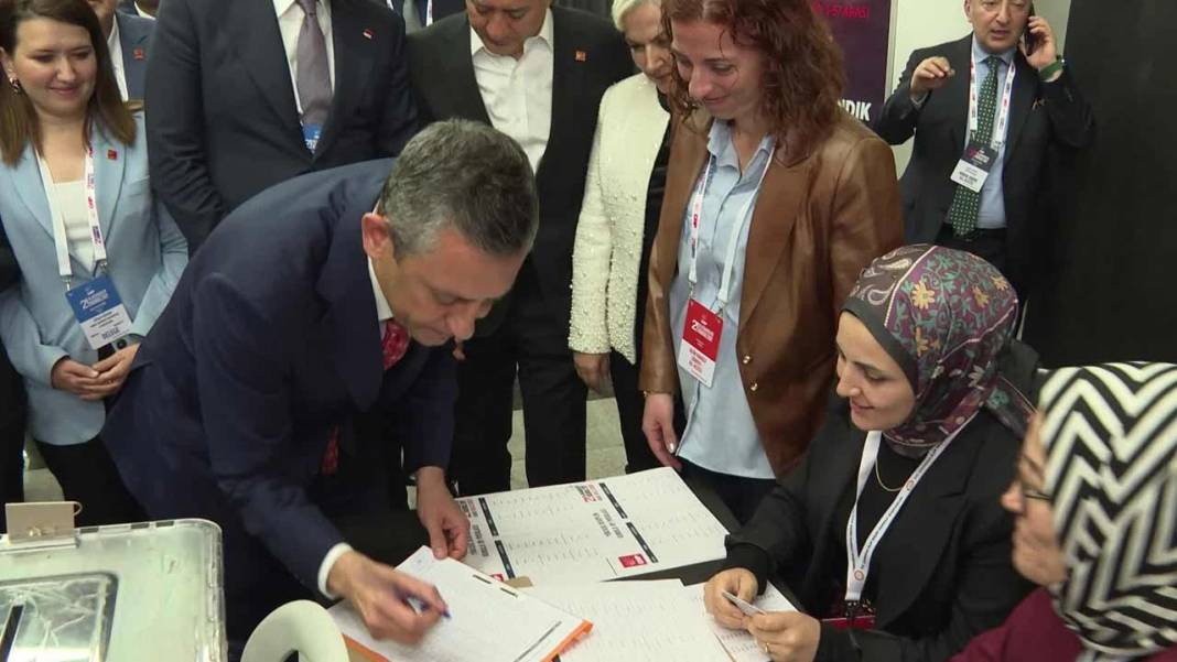 CHP'de kayyumu önleme kurultayında Özel'in A Takımı belli oldu! PM'de sürpriz isimler yer aldı 9