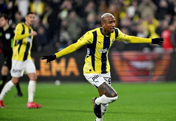 Fenerbahçe'nin 4-1 Trabzonspor galibiyet sonrası spor yazarlarından çarpıcı yorumlar: Bu yangını kim söndürecek? 11