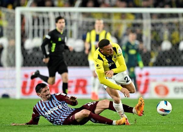 Fenerbahçe'nin 4-1 Trabzonspor galibiyet sonrası spor yazarlarından çarpıcı yorumlar: Bu yangını kim söndürecek? 5