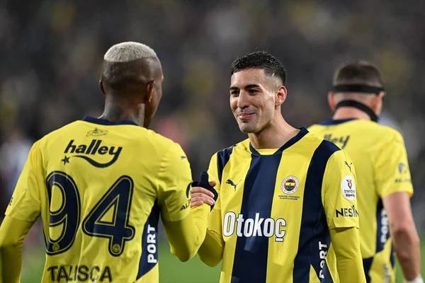 Fenerbahçe'nin 4-1 Trabzonspor galibiyet sonrası spor yazarlarından çarpıcı yorumlar: Bu yangını kim söndürecek? 6