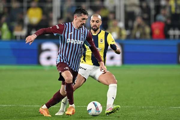 Fenerbahçe'nin 4-1 Trabzonspor galibiyet sonrası spor yazarlarından çarpıcı yorumlar: Bu yangını kim söndürecek? 8