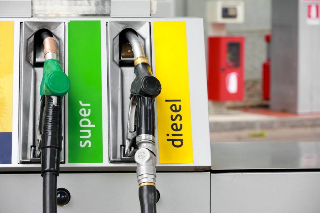 Akaryakıt fiyatları yine değişiyor: Benzine zam geliyor! Benzin, Motorin ve LPG kaç TL? İşte güncel akaryakıt fiyatları 10