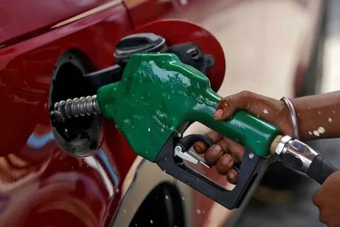 Akaryakıta indirim mi geliyor? İşte 28 Nisan 2025 güncel benzin, motorin ve LPG fiyatları 5