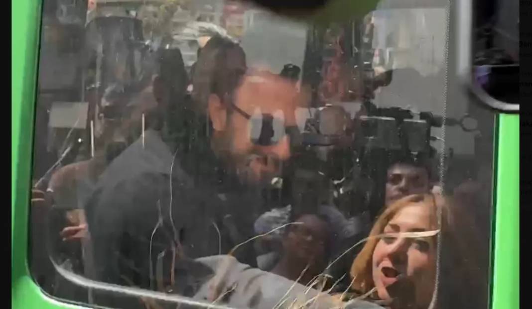 Tarkan gözyaşlarını tutamadı: Annesinin cenazesini taşıyan o araçta duygusal anlar... 8