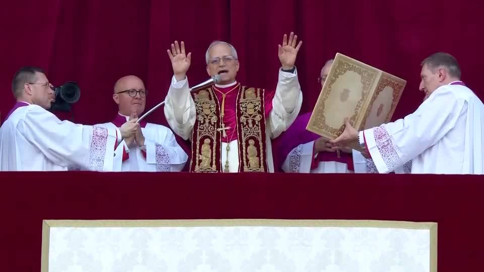 Dünya yeni papayı merak ediyordu: Beyaz duman yükseldi, yeni papa Robert Prevost! 4