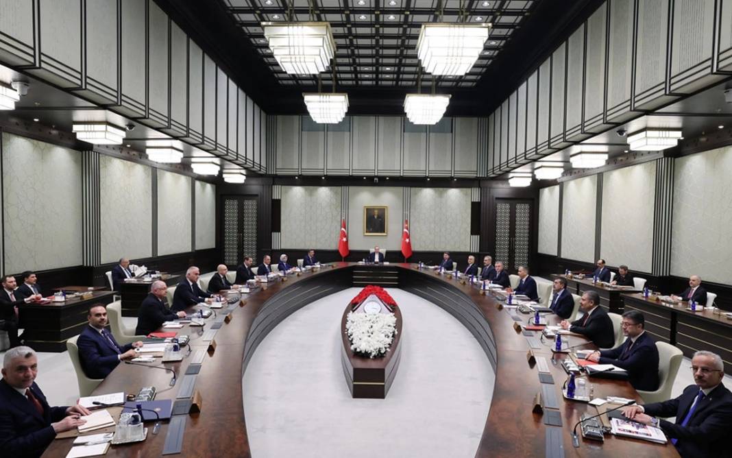 Kabine değişikliği tekrar gündemde! 8 bakan gidiyor 8 bakan geliyor! 1