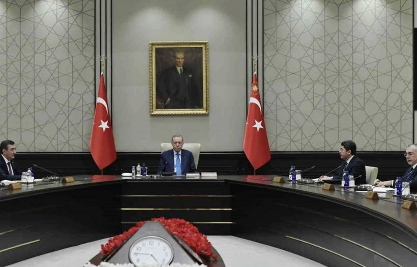 Kabine değişikliği tekrar gündemde! 8 bakan gidiyor 8 bakan geliyor! 5