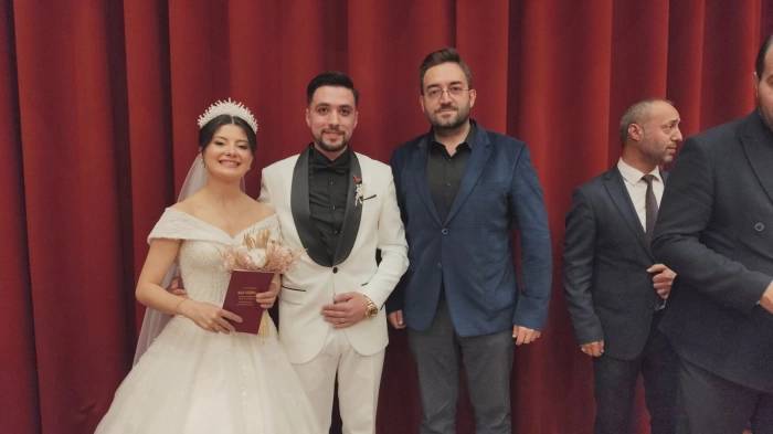 Akyüz ailesinin mutlu günü! Gazeteci Saki Akyüz’ün oğlu Taha Akyüz ve Elif Tüzek ile mutluluğa imza attı 2