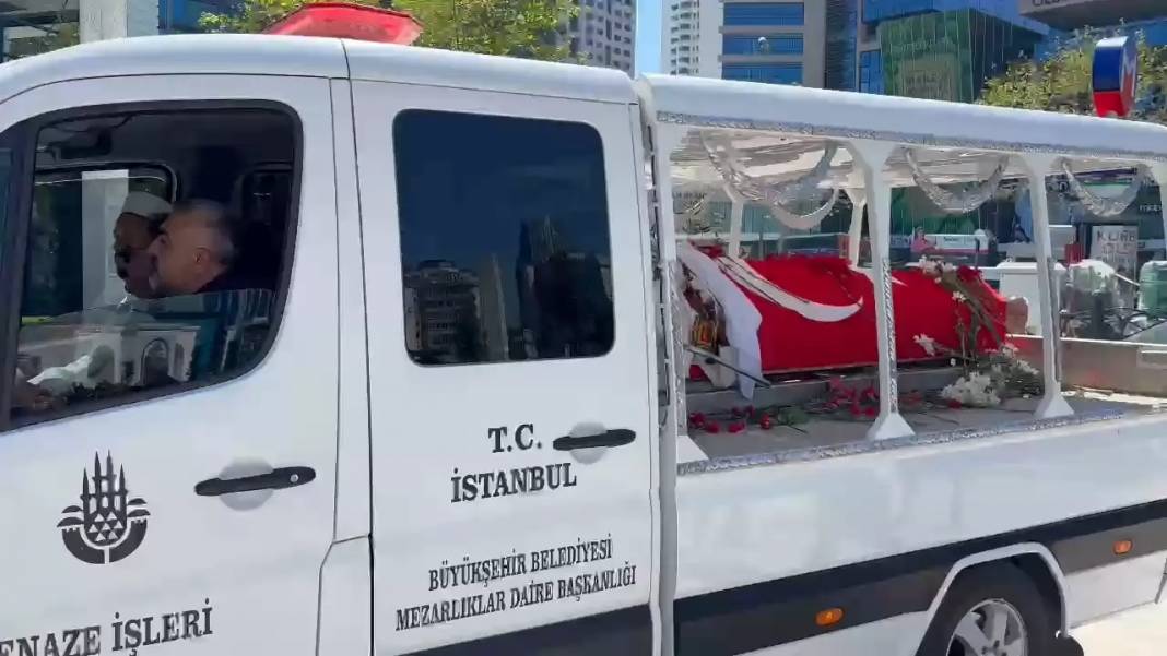 Sırrı Süreyya Önder'e veda! Yoğun katılım töreniyle ebediyete uğurlandı 12