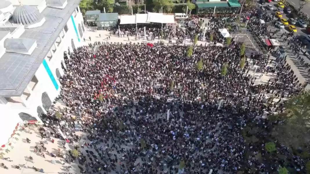 Sırrı Süreyya Önder'e veda! Yoğun katılım töreniyle ebediyete uğurlandı 16