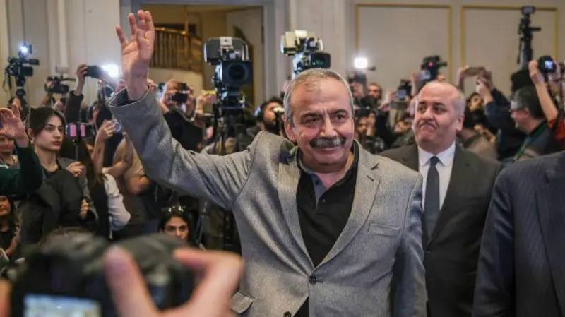 Nevzat Çiçek açıkladı! Siyasetçi bilinen Sırrı Süreyya Önder bir dönem o mesleği bile yapmış 4
