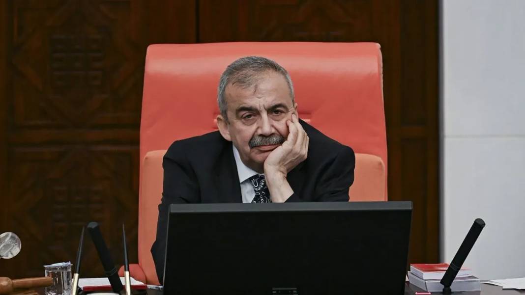 Nevzat Çiçek açıkladı! Siyasetçi bilinen Sırrı Süreyya Önder bir dönem o mesleği bile yapmış 2