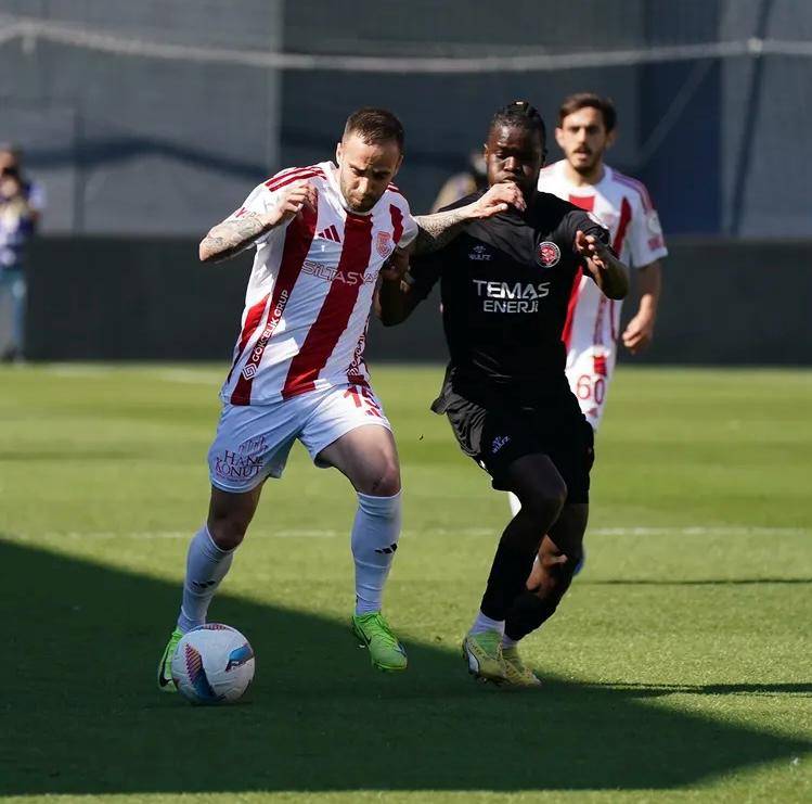 Siltaş Yapı Pendikspor, Fatih Karagümrük'ü yenerek derin bir oh çekerek ligde kalmayı garantiledi 4