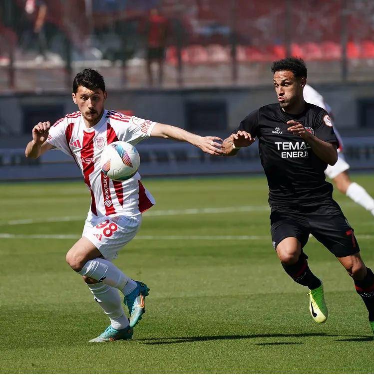 Siltaş Yapı Pendikspor, Fatih Karagümrük'ü yenerek derin bir oh çekerek ligde kalmayı garantiledi 6