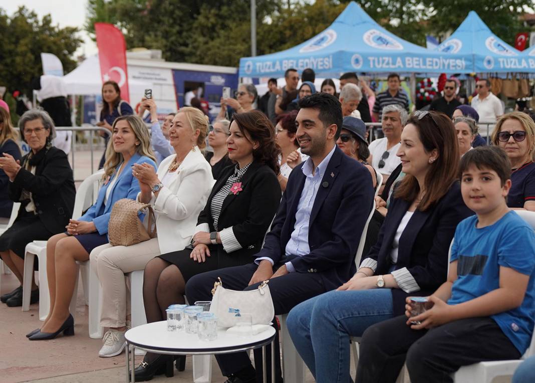 Tuzla'da anneler günü kadın emeği ile taçlandırıldı 4