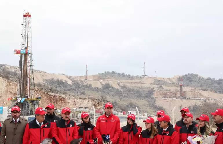 Bakan Bayraktar'dan büyük petrol müjdesi: '41 milyon varillik petrol keşfettik' 7