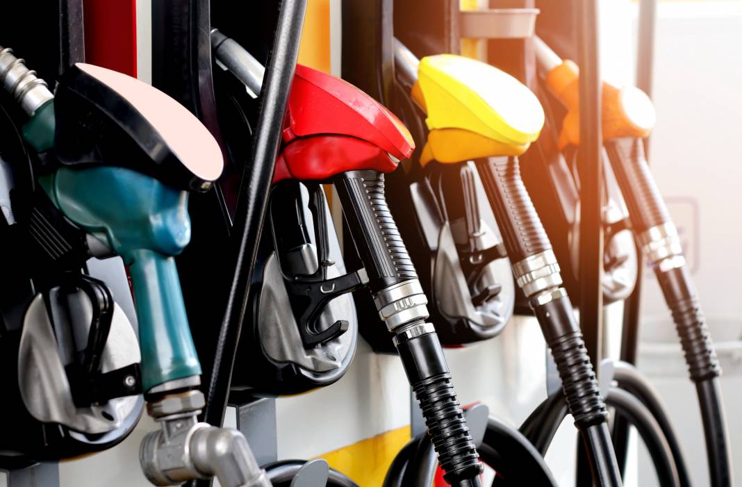 Akaryakıtta tabela değişti: Bir zam daha geldi, benzinden sonra motorinde de fiyat yükseldi, litresi ne kadar oldu? 4