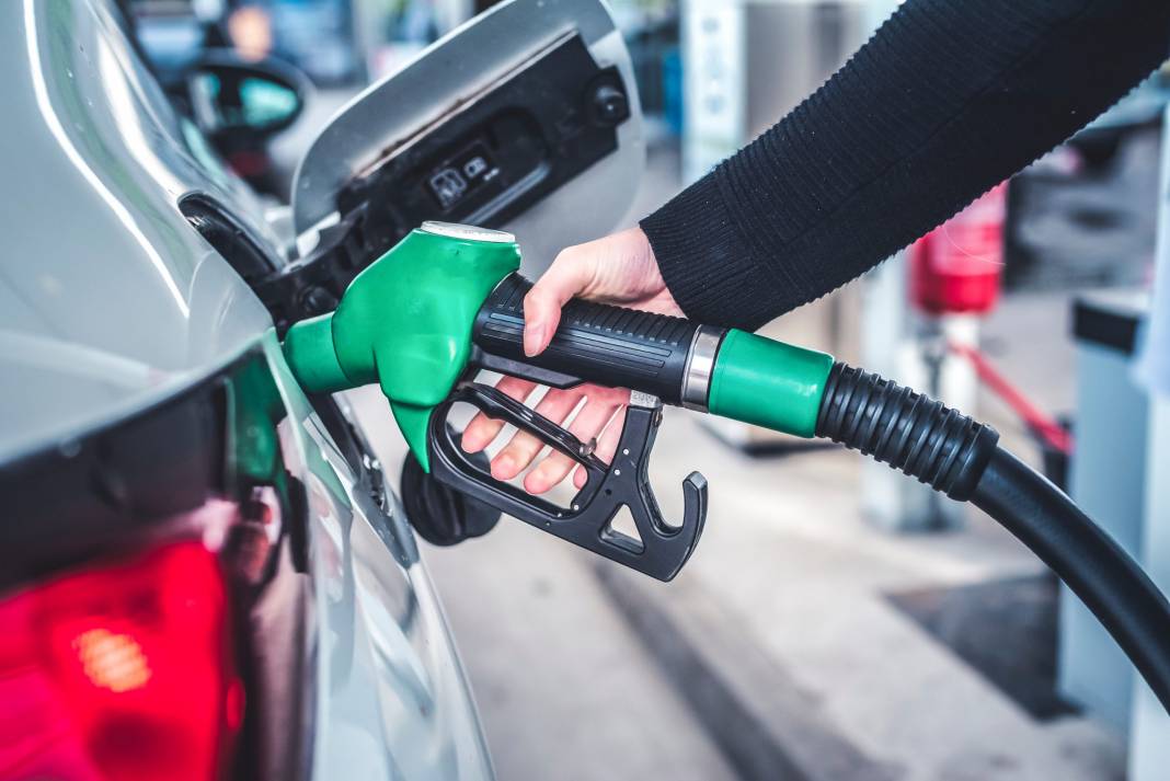 Akaryakıtta tabela değişti: Bir zam daha geldi, benzinden sonra motorinde de fiyat yükseldi, litresi ne kadar oldu? 8