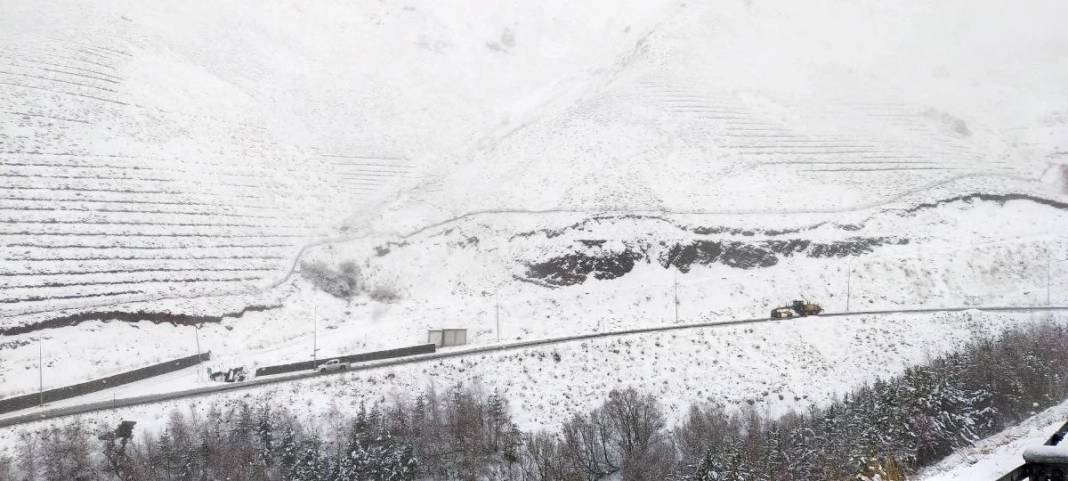 Erzurum'a Mayıs ayının ortasında kar sürprizi! Şehir beyaza büründü 7